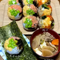 具沢山おにぎりと豚汁でお昼ごはん|o-kazuさん