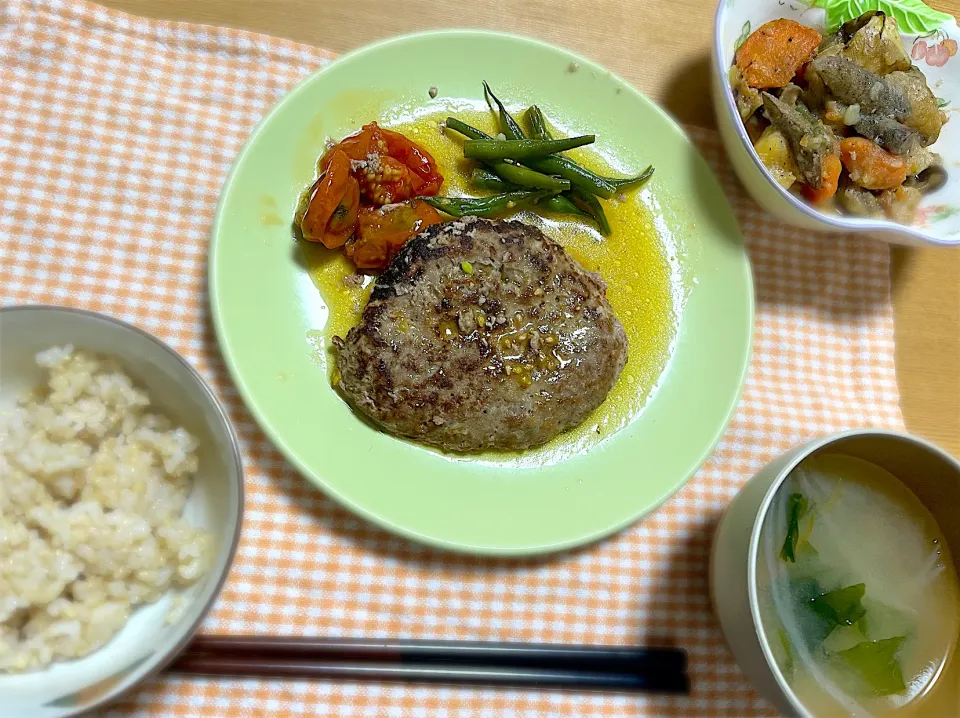 長谷川あかりさんのレシピ✴︎酒蒸しハンバーグ🍅|1614さん