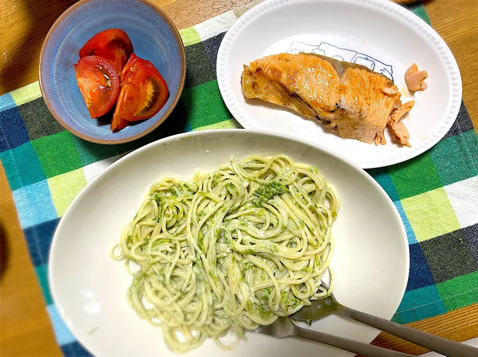 生青のりのクリームパスタ🍝、鮭の塩焼き🐟、フルーツトマト🍅|1614さん