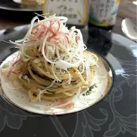 ナオミさんの料理 世界のお料理探検隊🌏
新発売の『あおさとゆずの和風ドレッシング』を使って😃
シラスと夏野菜で冷製パスタ