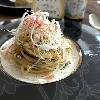 Snapdishの人気料理写真:ナオミさんの料理 世界のお料理探検隊🌏
新発売の『あおさとゆずの和風ドレッシング』を使って😃
シラスと夏野菜で冷製パスタ