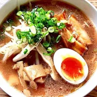 月曜日「ラ王」de昼ごはん🍜
今週も インスタントラーメンを
ひと工夫して（笑）💦|ばくあんしゃさん