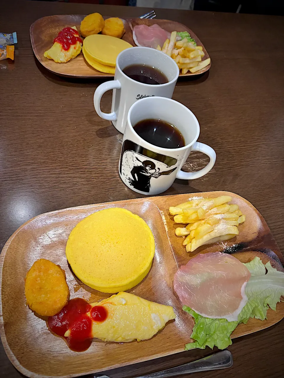 チキンナゲット　フレンチフライ　オムレツ　生ハム　スイートポテトのパンケーキ　コーヒー|ch＊K*∀o(^^*)♪さん