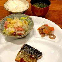 塩サバ　洋風煮込み　味噌汁　レンコン炒め煮|とゆあさん