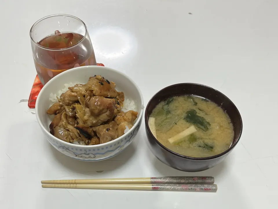 晩御飯☆ねぎま丼☆みそ汁（大根・エリンギ・ほうれん草）|Saharaさん