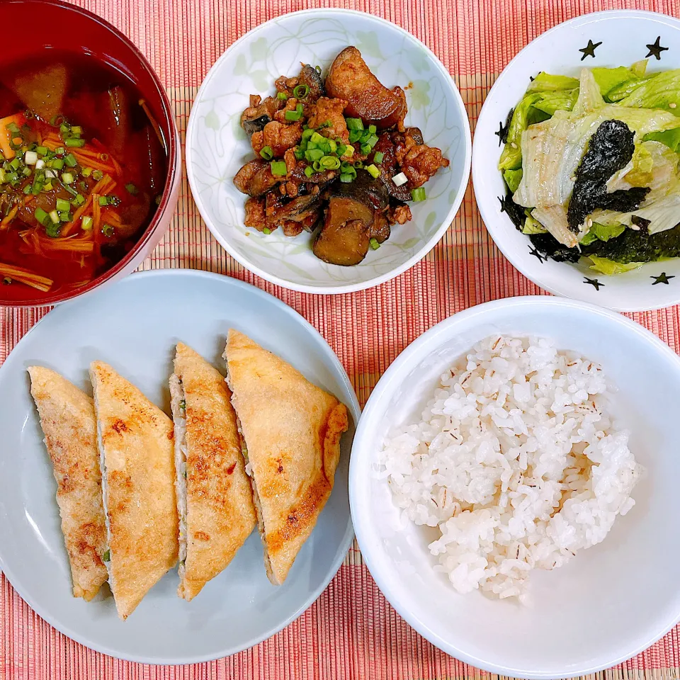 油揚げ餃子♡チョレギサラダ♡なすとひき肉の味噌炒め♡お味噌汁♡|まゆかさん