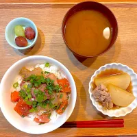 夜ご飯(海鮮漬け丼、大根の煮物、アサリの味噌汁、ぶどう🍇)|cocomikaさん