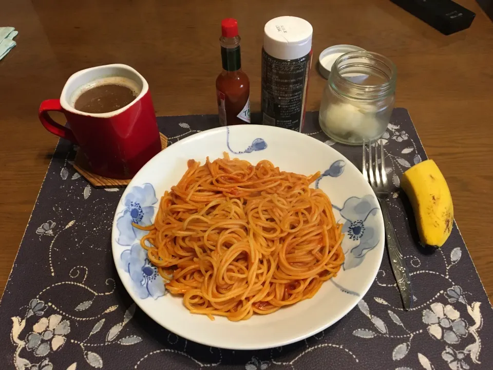 スパゲッティナポリタン、べったら漬け、ホットコーヒー、バナナ(昼飯)|enarinさん