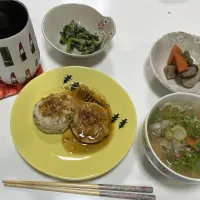 晩御飯☆お魚バーグ☆ほうれん草の胡麻和え☆根菜類の煮物☆豚汁|Saharaさん