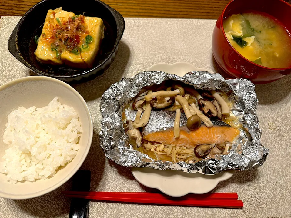 サーモンホイルバター焼き、揚げ出し豆腐、わか玉味噌汁|Mさん