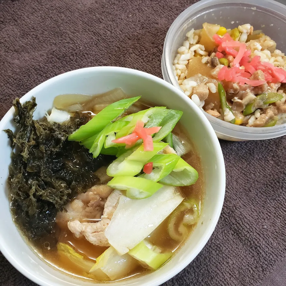 鶏むね肉の味噌鍋　白菜玉ねぎ海苔たっぷり♪|もりぞうさん