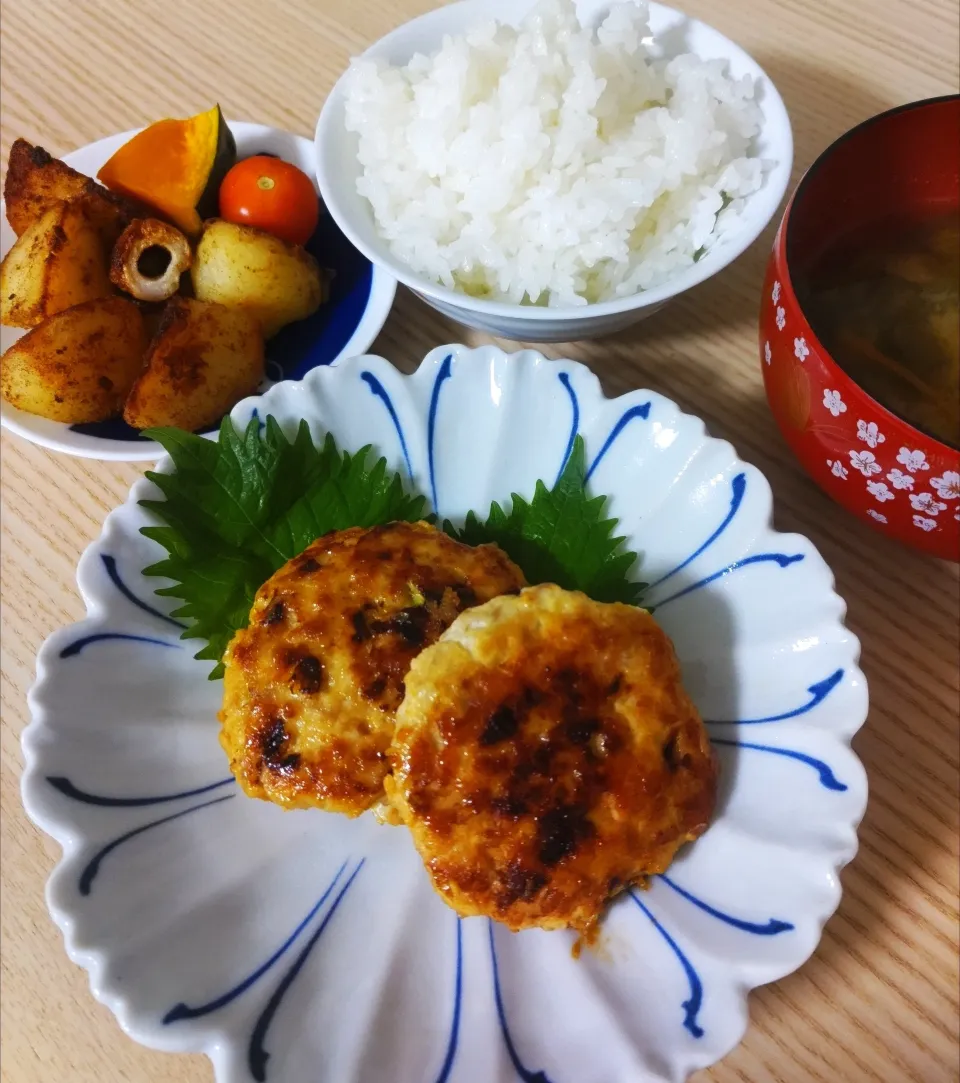 鶏つくね照り焼き、じゃがいもとちくわのバター焼き|ちゃいさん