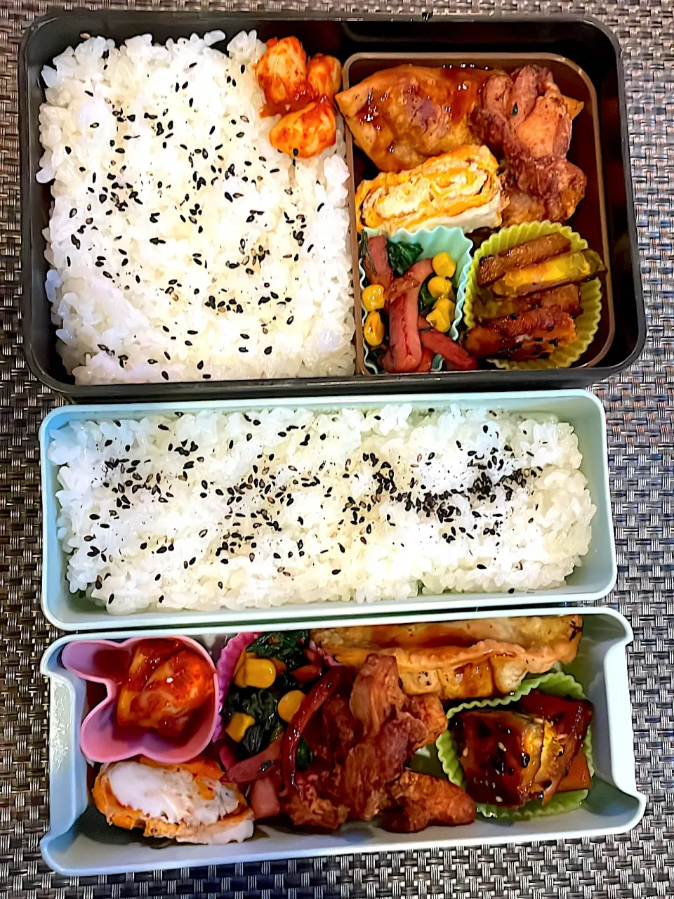 おっさん弁当　🍠　卵焼き　揚げ餃子　唐揚げ　バターソテー　🧄|ひげおやじさん