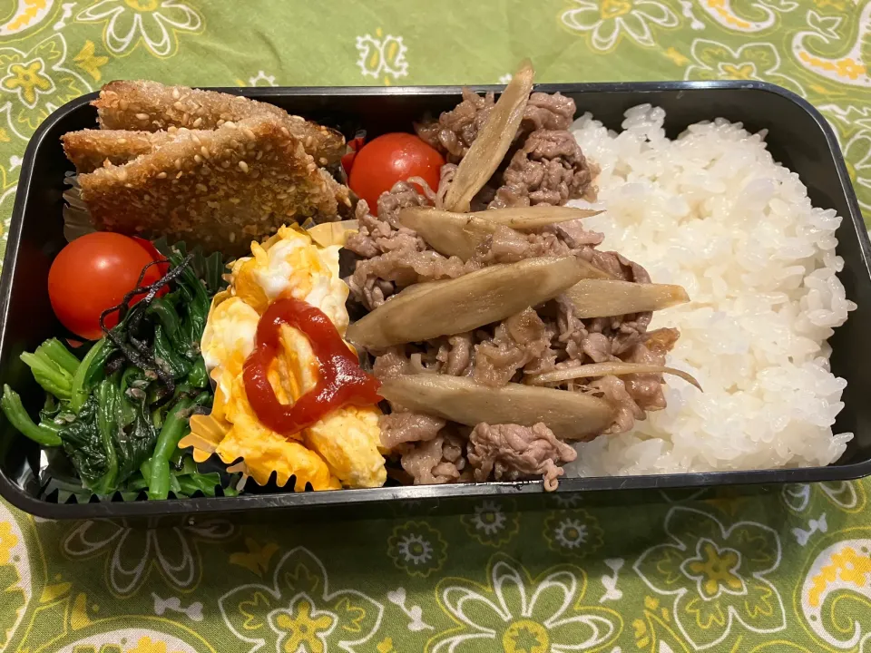 2024.12.4 息子弁当　◎牛肉とごぼうの甘辛炒め　◎さんまのごま揚げ　◎ほうれん草の塩昆布おかか和え　◎スクランブルエッグ|goroさん