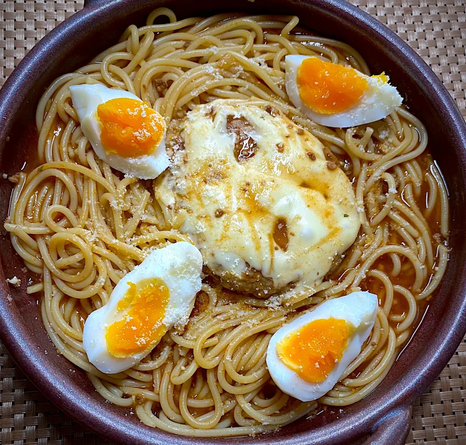 🧀チーズハンバーグミートソース🍝|すくらんぶるえっぐさん