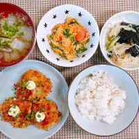 豚つくね♡トマトとにらの卵炒め♡大根サラダ♡中華スープ♡|まゆかさん