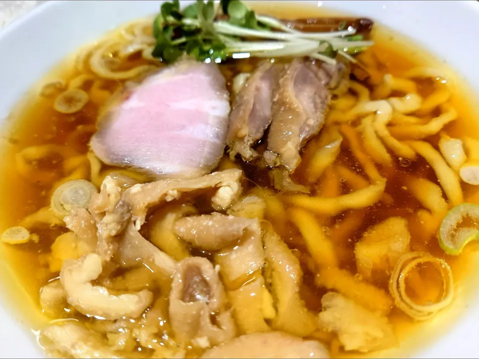 【食べログ TOP 5000 選出店】 
手打 親鶏中華そば 綾川 
親鶏中華そば  中太麺
(中太麺or極太麺の選択、860円) 
＋親かわ (50円)
＋小ライス (100円)
＠恵比寿5分
(JR渋谷駅から徒歩20分)
24299 (324,775)|大脇さん