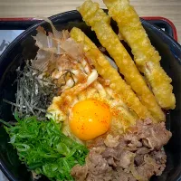 温ぶっかけうどん+肉 760円|すくらんぶるえっぐさん