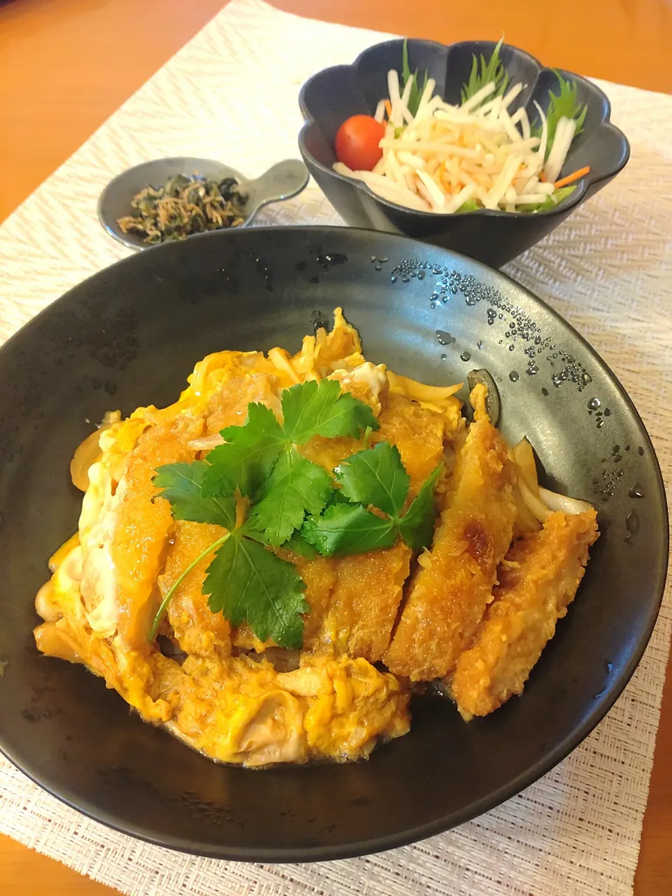 ☆カツ丼　☆大根サラダ　☆大根葉じゃこ|chikakoさん