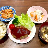 ハンバーグ　豆腐ともずくの酸辣湯スープ　かぶと人参の柚子なます　蓮根とベーコンの洋風きんぴら|おさむん17さん