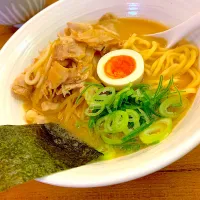 スープから作る濃厚味噌ラーメン🍜