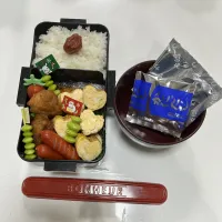 パパ弁☆鮭☆ハート形卵焼き☆枝豆ピック☆赤ウインナー☆プチトマト☆唐揚げ☆みそ汁|Saharaさん