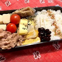 2024.11.5 息子弁当　◎豚の焼肉　◎さんまのごま揚げ　◎卵焼き　◎高野豆腐　◎焼き芋|goroさん