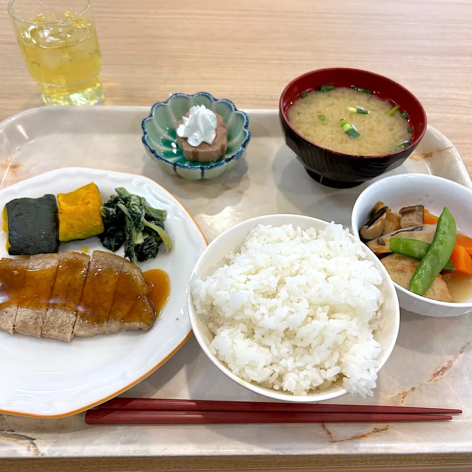 寮の晩ごはん😋|すかラインさん