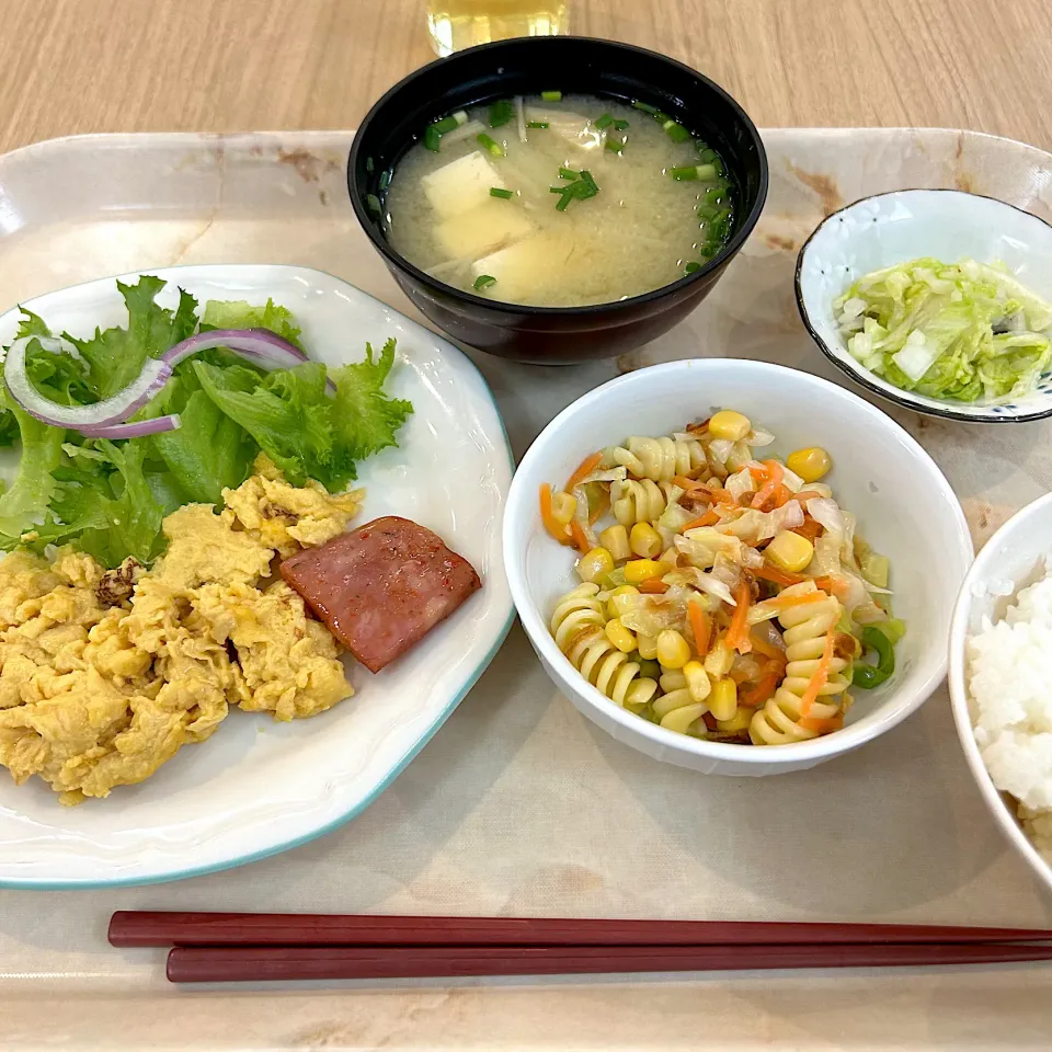 寮の朝ごはん😋|すかラインさん