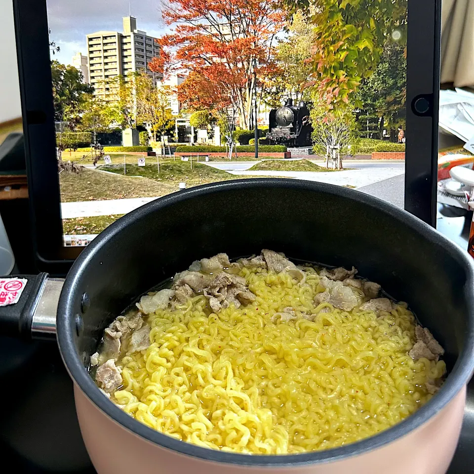 日曜日の朝ごはん😋おでん汁にさり麺|すかラインさん