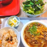 カレーにゅうめん　4種のきのこの炊き込みご飯　サラダ　手作り漬物|さゆさん