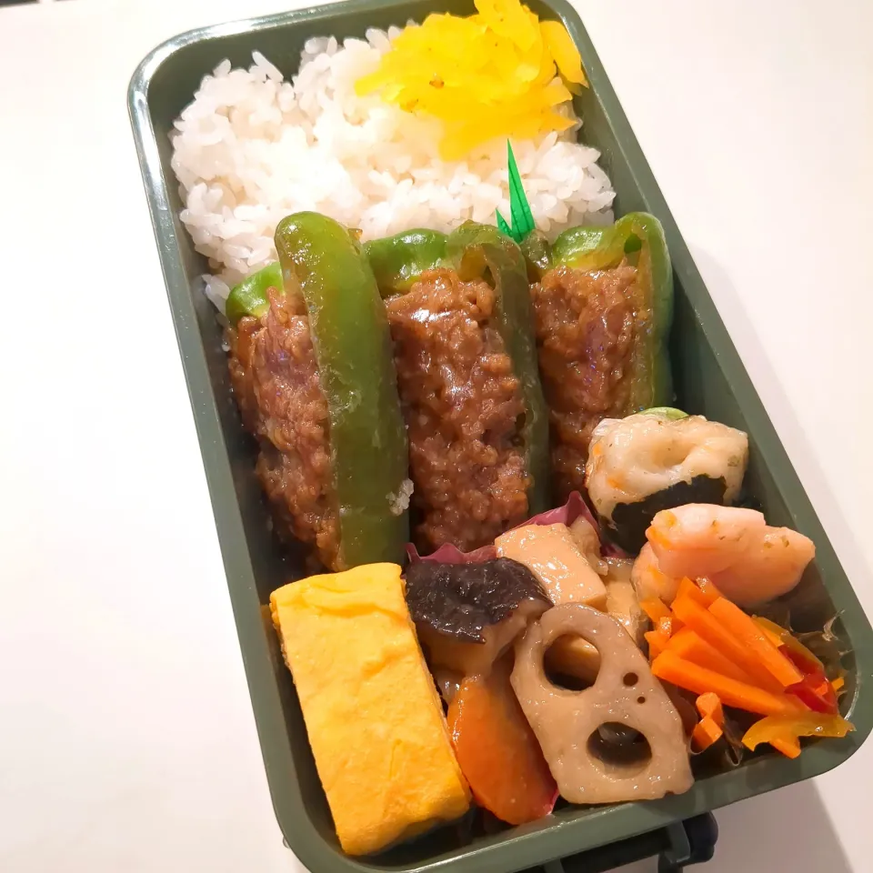 ピーマンの肉詰め弁当🌷|きゅーさん