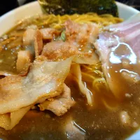 【食べログ ラーメン TOKYO 
百名店 2024 選出】 
一条流がんこラーメン総本家 
分家 四谷荒木町 
純正スープの100ラーメン
(1,100円) 
＋つけ玉 (生卵、50円) 
@四谷三丁目4分 
(JR新宿駅から徒歩24分)
24300 (325,925)