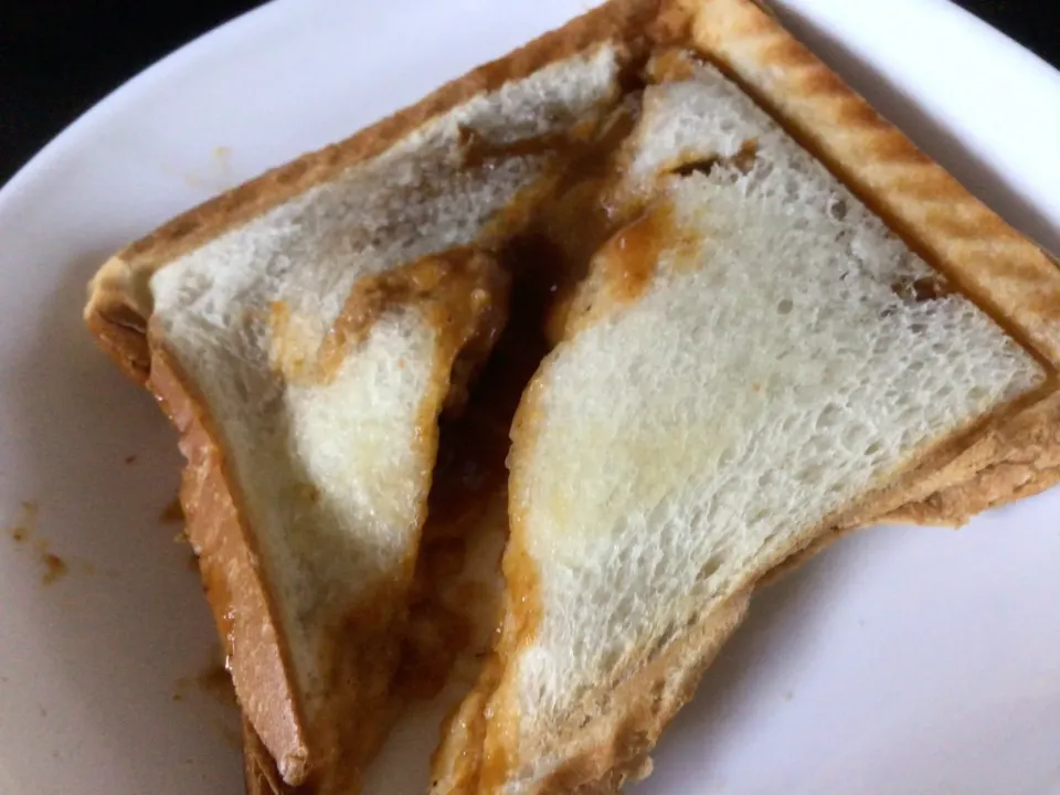 マルシンハンバーグカレーパン

#トーストアレンジ
#食パン
#トースト
#朝ごはん
#食パン
#breakfast 
#bread 
#cooking 
#料理
#マルシンハンバーグ
@marushin_foods|そらまめさん