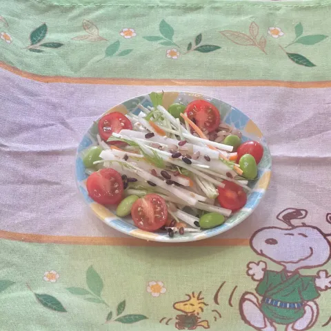 「キヌアと雑穀のみそチーズ風味」を使ってみたSnapdishの料理・レシピ写真:冷蔵庫の残り野菜☘️でキヌアと雑穀のシーズニングサラダの小鉢　12/6金