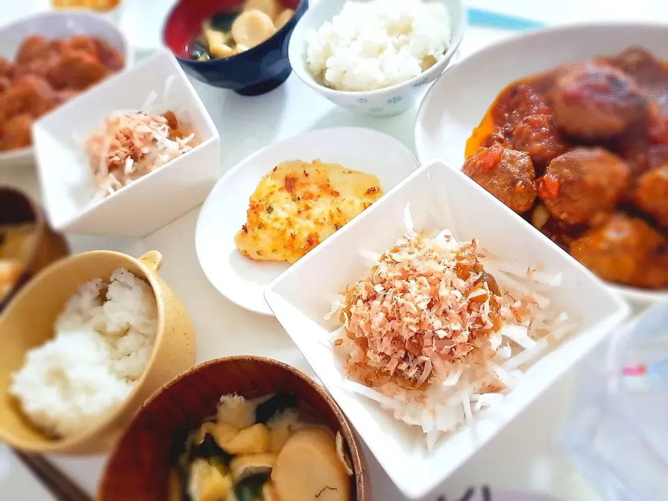 煮込みハンバーグ
タラの香草パン粉焼
大根となめこサラダ
おみそ汁( 油揚げ、お麩、ワカメ)|プリン☆さん