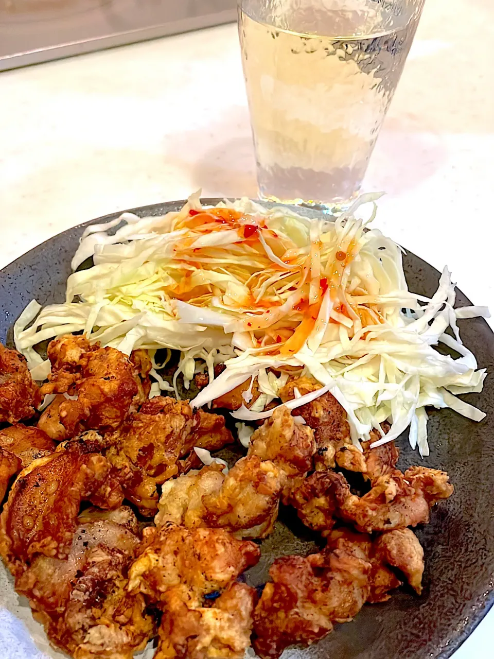 おっさんご飯　1週間お疲れちゃん　　唐揚げ🍗　ハイボール|ひげおやじさん