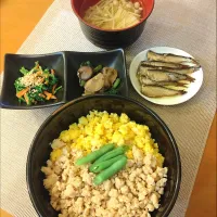 ☆そぼろ丼　☆スモークオイルサーディン　☆ごま和え＆漬け物　☆えのき汁|chikakoさん