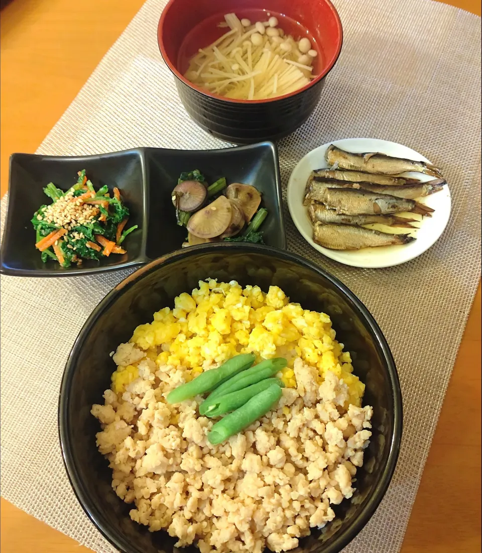 ☆そぼろ丼　☆スモークオイルサーディン　☆ごま和え＆漬け物　☆えのき汁|chikakoさん