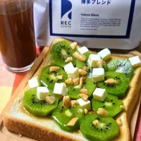 キウイとはちみつのトースト
博多ブレンド☕|マギーさん