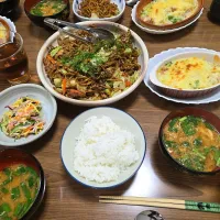 焼きそば・グラタン・酢の物・ご飯・味噌汁🌺|chiyukiさん