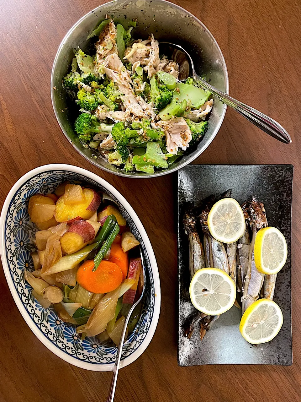 週末、冷蔵庫にあるもの全部使い切るお夕飯。こちらのおかず＋カレーうどんです🍛|みーぬさん