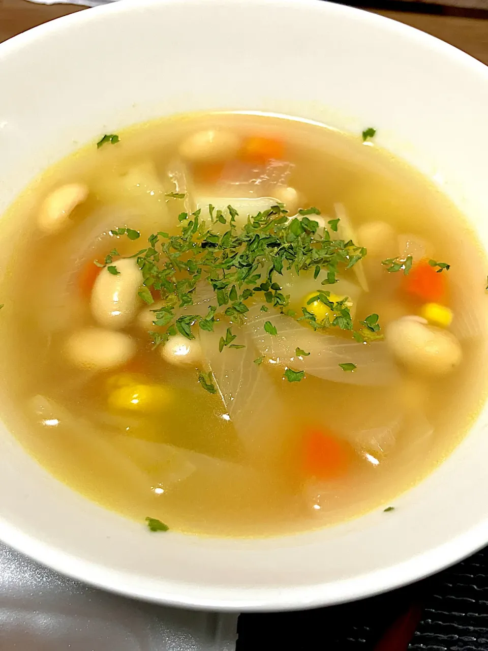 蒸し大豆とじゃがいもの塩糀コンソメスープ|🐶たぬとんキッチンさん