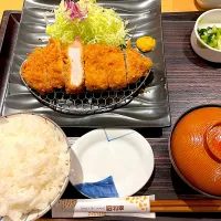 京都伊勢丹　ロースカツ丼定食|ヒロミ🏝🏝🏝🌺🏄🌊🐬🏄‍♀️🏄‍♂️🍹🐠👙🌺さん