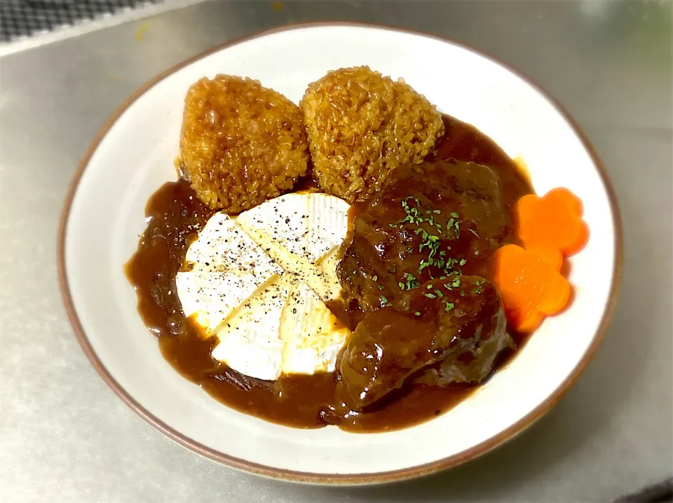 焼おにぎりとビーフシチューまるごとカマンベール入り|ゆめみどりさん