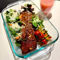 Grilled Pork Back Ribs Salad|Zhen Zhenさん