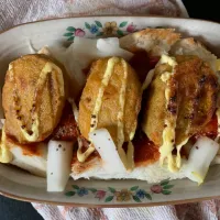 生塩糀パウダーで作るホワイトソースと食パンのグラタン風　ハンバーグナゲット|そらまめさん