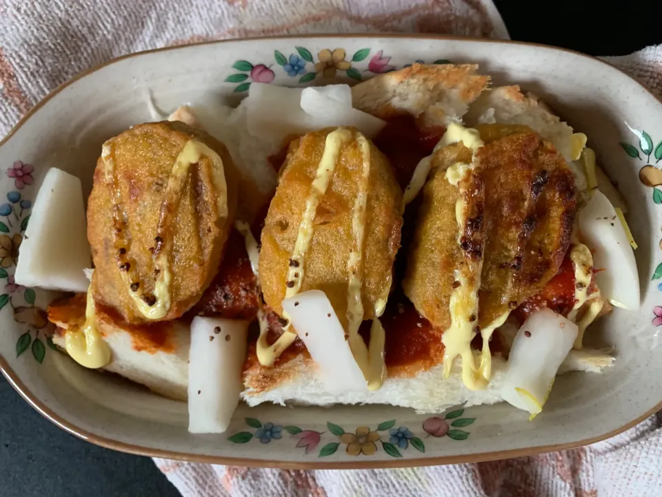 生塩糀パウダーで作るホワイトソースと食パンのグラタン風　ハンバーグナゲット|そらまめさん