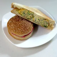 オムレツホットサンドとハムバーガー|yuiさん