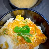 玉子丼 290円| すくらんぶるえっぐさん